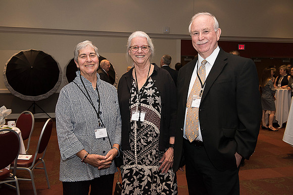 2019 PS&E Banquet 097 _ME47725 pre-dinner gathering