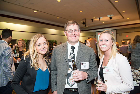 2016 PS&E Banquet 054 _ME33481 pre-dinner gathering