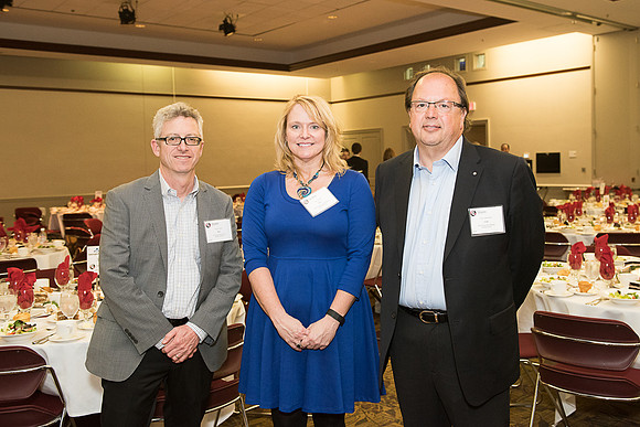 2017 PS&E Banquet 069 _ME44955 pre-dinner gathering