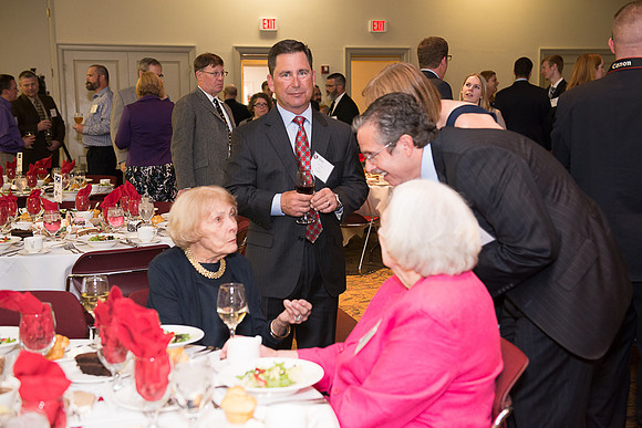 2017 PS&E Banquet 052 _ME30355 pre-dinner gathering