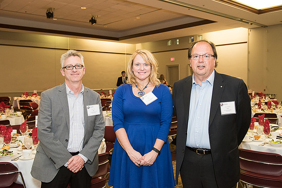 2017 PS&E Banquet 068 _ME44954 pre-dinner gathering
