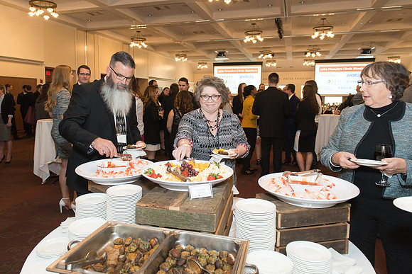 2018 PS&E Banquet 052 _ME38410 pre-dinner gathering