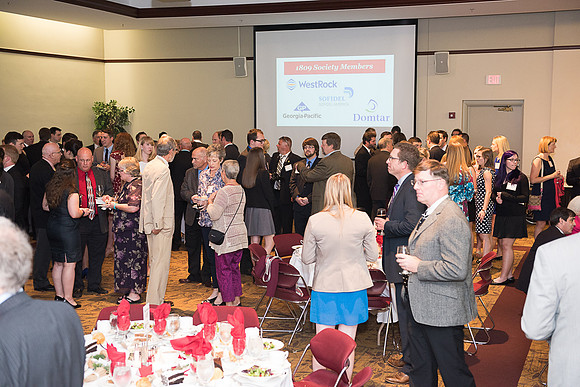 2017 PS&E Banquet 040 _ME44936 pre-dinner gathering