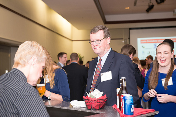 2017 PS&E Banquet 017 _ME30330 pre-dinner gathering