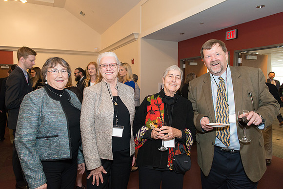 2018 PS&E Banquet 050 _ME38408 pre-dinner gathering