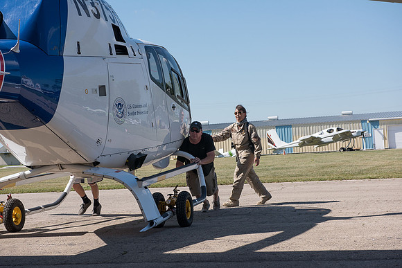 04 AirVenture 2016 CBP 006 _ME46661