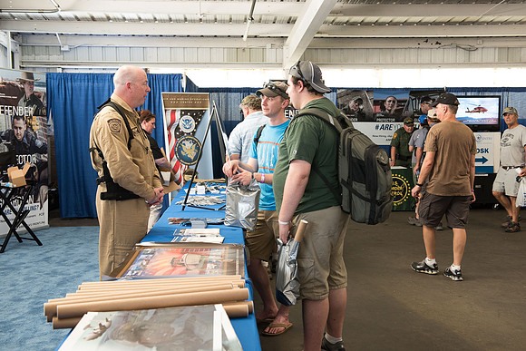 04 AirVenture 2016 CBP 031 _ME46858