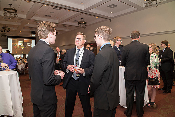 2019 PS&E Banquet 067 _ME47694 pre-dinner gathering