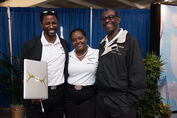 01 AirVenture 2016 Bahamas 014 _ME47640