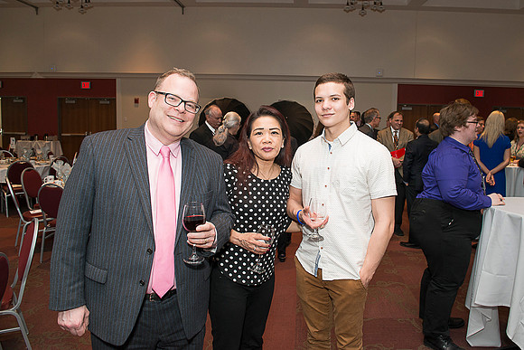 2019 PS&E Banquet 064 _ME37860 pre-dinner gathering