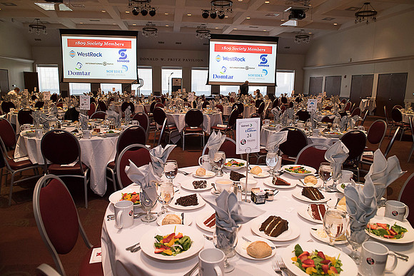 2019 PS&E Banquet 096 _ME47724 pre-dinner gathering