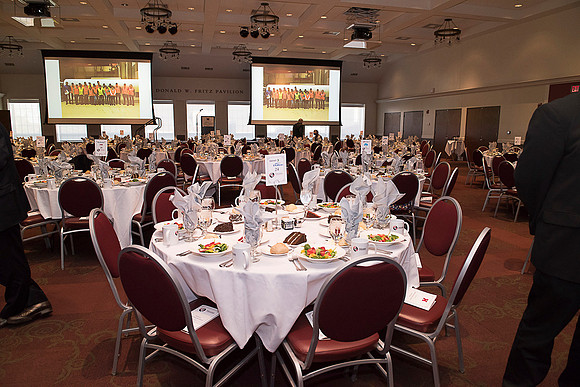 2019 PS&E Banquet 095 _ME47723 pre-dinner gathering