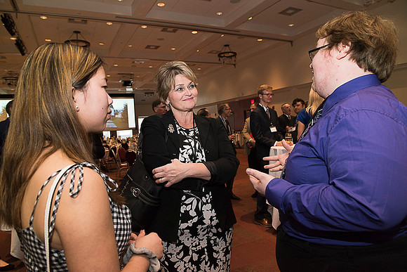 2019 PS&E Banquet 093 _ME47722 pre-dinner gathering
